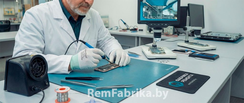 Пайка мобильного телефона в ремонте
